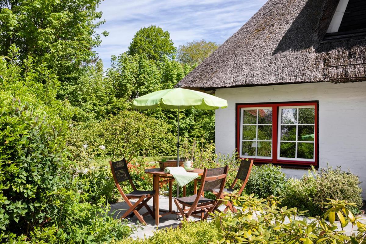 Reetdachhaus Mit Naehe Zur Ostsee, Aussensauna, Spielplatz & Grossem Garten Manhagen Exterior foto
